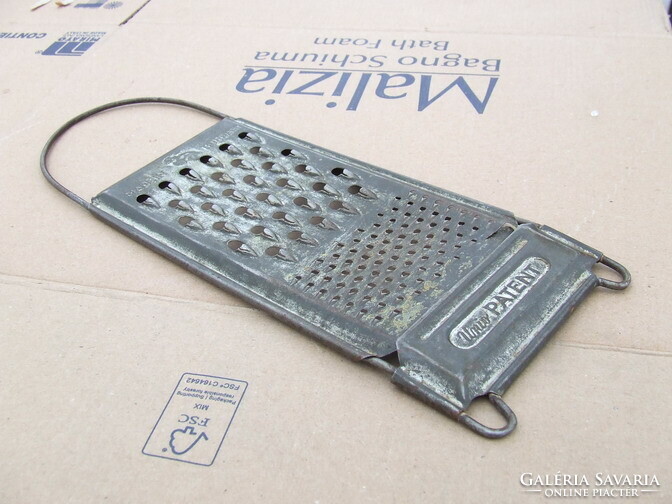 Régi konyhai eszköz bádog reszelő