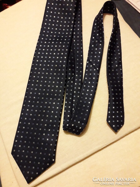 Marks&Spencer sötétkék apró mintás mosható nyakkendő új.