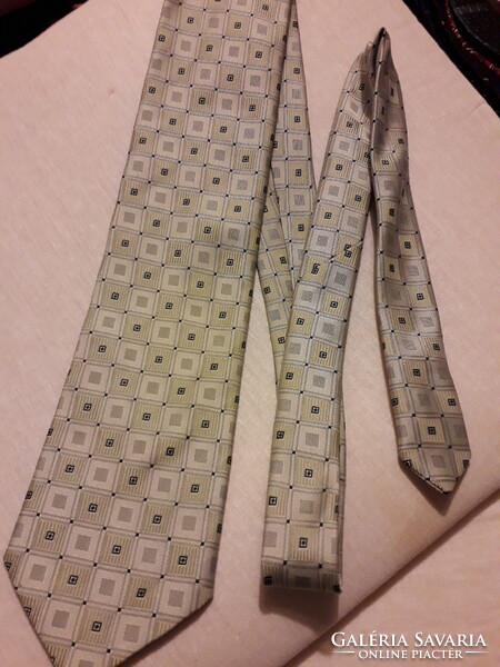 Alessandro szürke színes mintás Silk nyakkendő Szép termék.