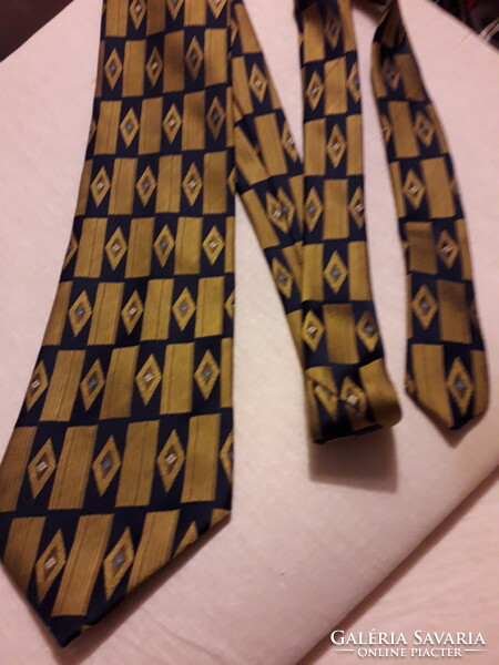MVM arany/fekete mintás  újszerű nyakkendő Szép termék.