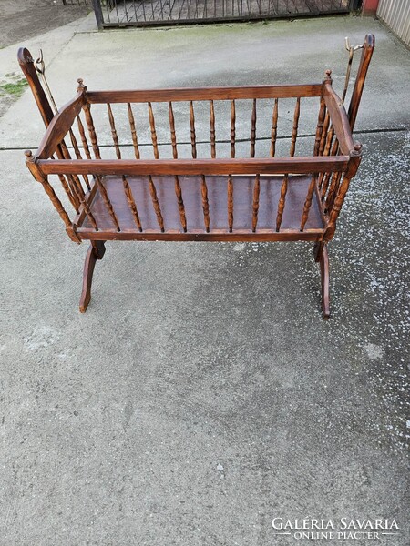 Rusztikus fa ingabölcső matraccal – 98x55 cm