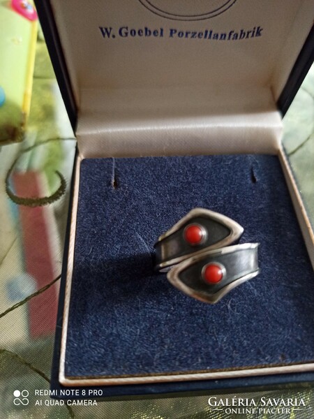 Ezüst gyűrű korallal