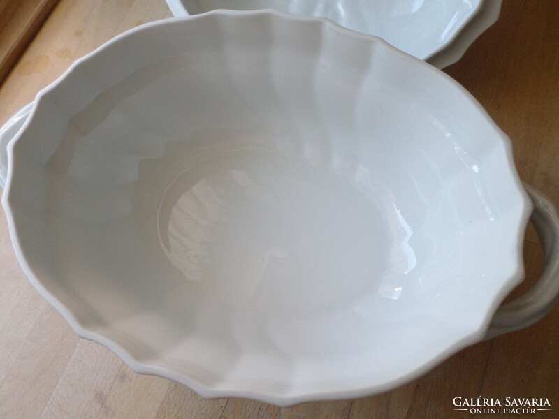 Herendi fehér porcelán leveses tál madaras fogóval