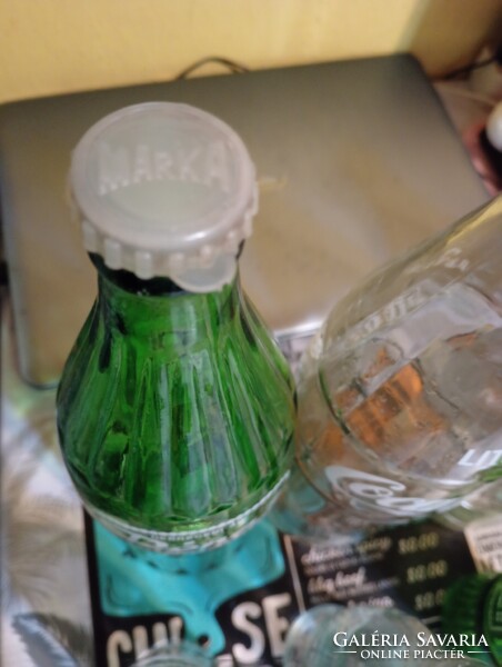 ,sok retro üvegek Coca-Cola stb mától liciten .Több száz Aukció és Akció