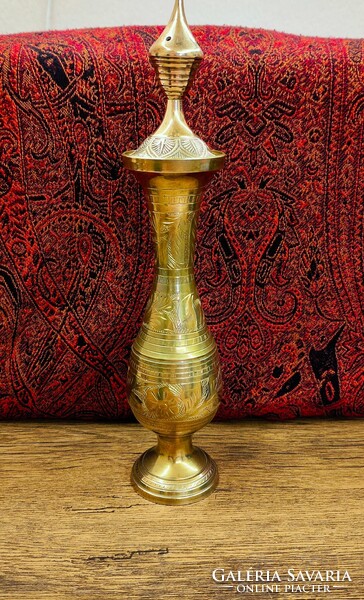 Autentikus kézi készítésű hindu réz váza "Lota"– gazdagon díszített, tetővel