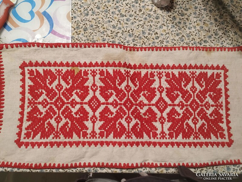 Antik hímzett székely , erdélyi terítő