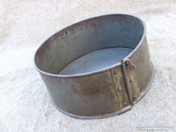 Régi konyhai eszköz bádog torta sütő