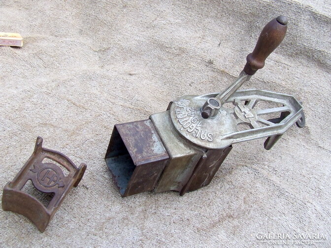 Régi konyhai eszköz daráló diódaráló