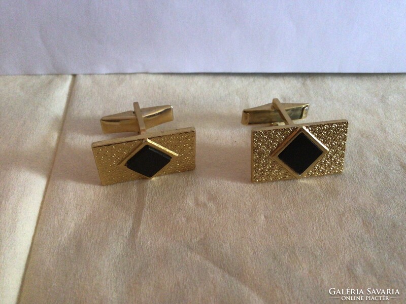 Elegáns vintage mandzsetta gomb  arany színű alapon fekete berakással