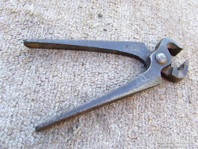 Régi szerszám AJAX harapófogó