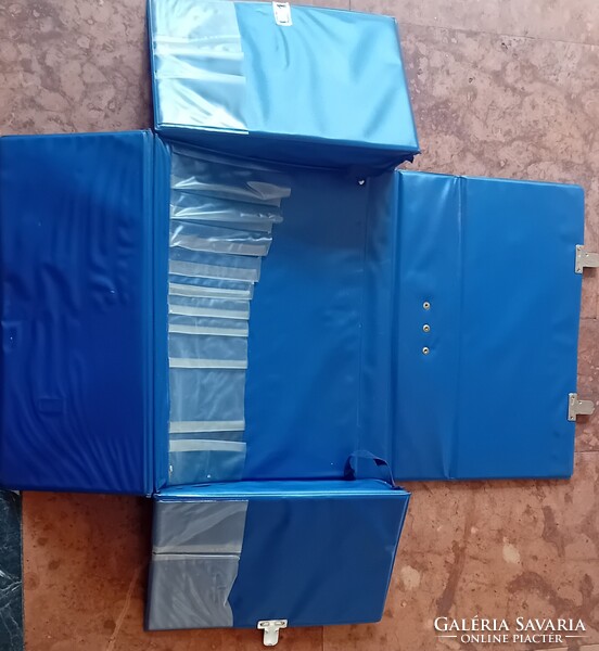 Aktatáska , szétnyithato oldalakkal