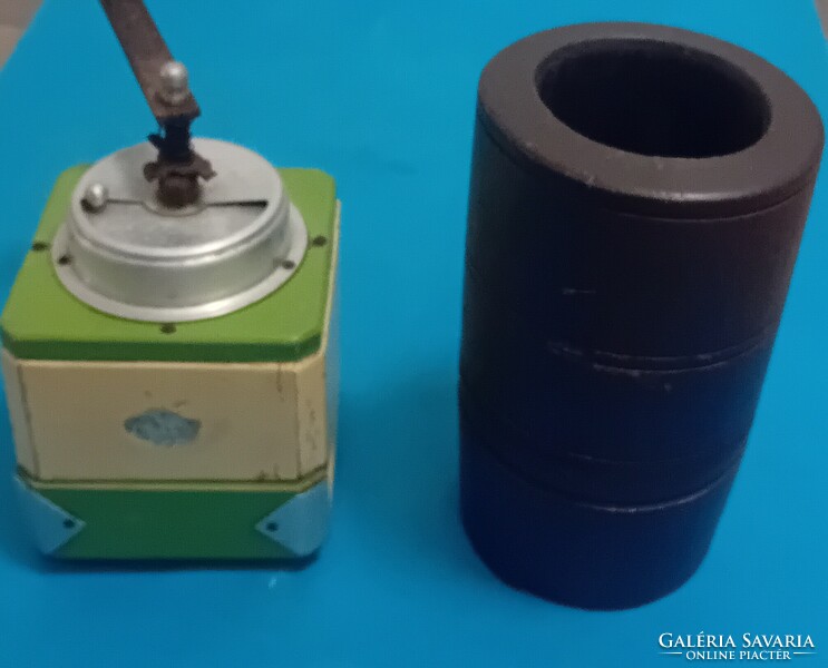 Konyhai esközök : Fa mozsár , fa daráló , fa kanalak