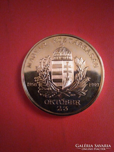 1989. Emlékérem 42 mm. Aranyozott tükörveret.