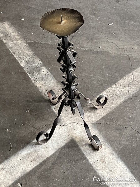 Kovácsoltvas gyertyatartó
