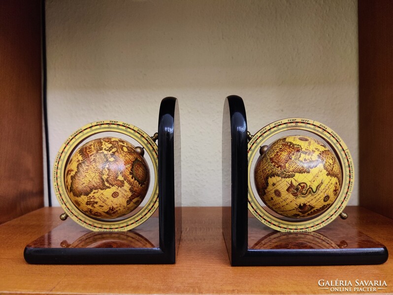 Elegáns, vintage stílusú földgömb könyvtámasz pár – különleges lakásdekoráció!