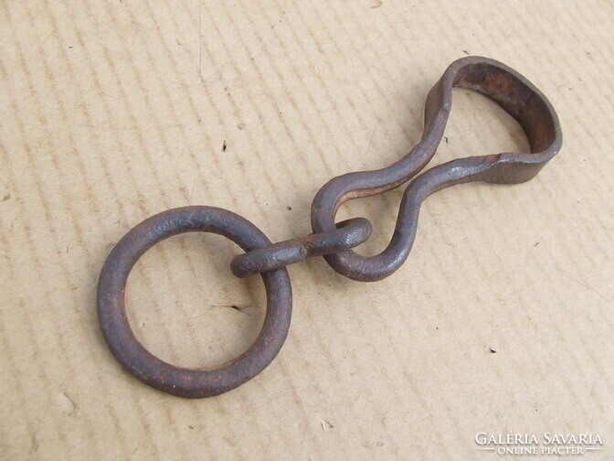 Kovácsolt tárgy karika láncszem