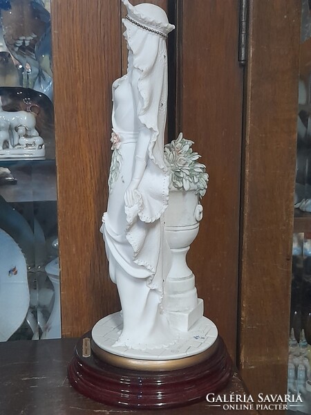 Art Deco Capodimonte Giuseppe Armani 1993 Florence Úri Hölgy Virágokkal Szobor,Fa Talapzaton.27 cm.