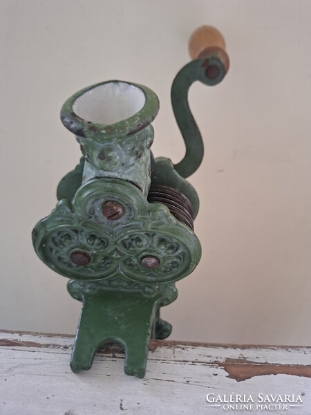 Antik szecessziós konyhai eszköz: babszeletelő