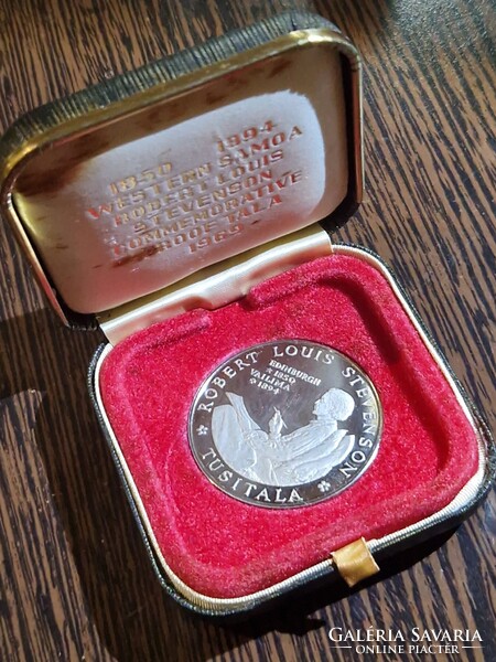 Emlék érme, tokjával