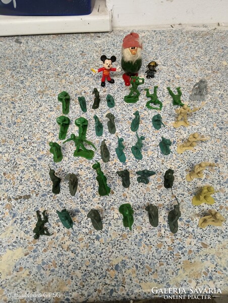 Eladó játékfigurák retró darabok