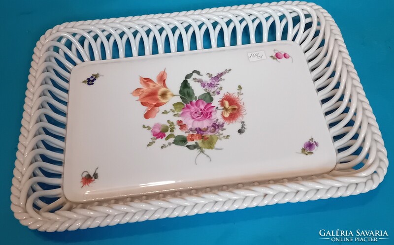 Herendi fonott kosár kínáló tál virágcsokor mintával