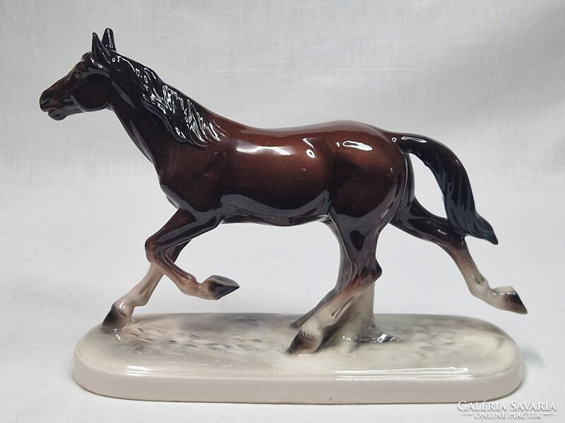 Ritka Hertwig Katzhütte nagy méretű kézzel festett jelzett porcelán ló figura hibátlan állapotban