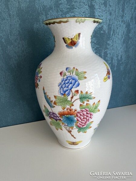 CSODÁS, NAGYMÉRETŰ HERENDI PORCELÁN VIKTÓRIA MINTÁS, KOSÁRFONOTT VÁZA