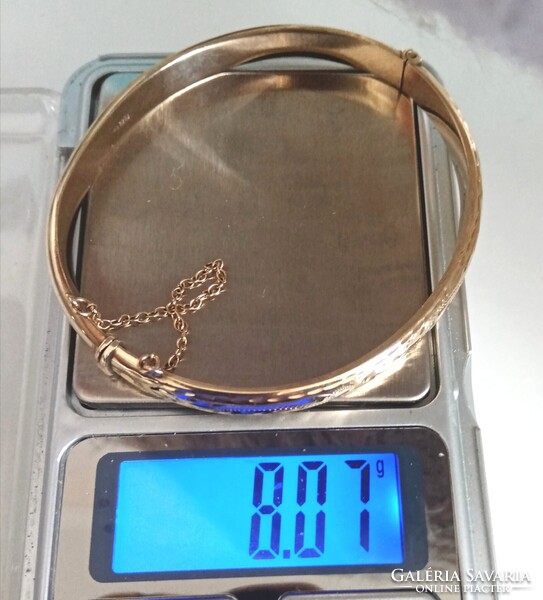 Gyönyörű 9 Karátos ovális arany karkötő