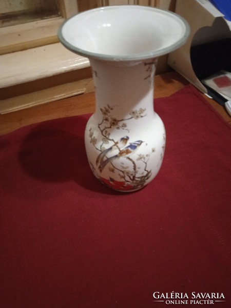 31 cm high 40 year old vase from Hong Kong. Very beautiful