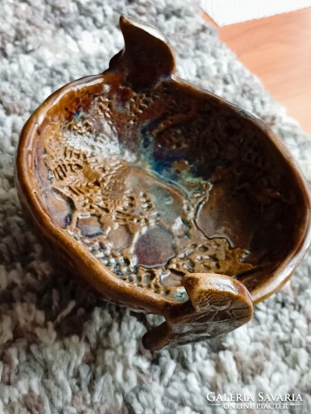 Egyedi kerámia kínáló