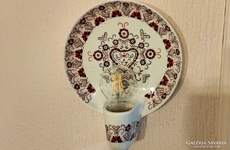 Hollóházi Motívumos Porcelán Fali Lámpa – kiváló állapotban