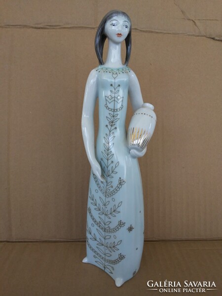 Hollóházi porcelán: Lány kancsóval. Hibátlan, kézzel festett. 30 cm.