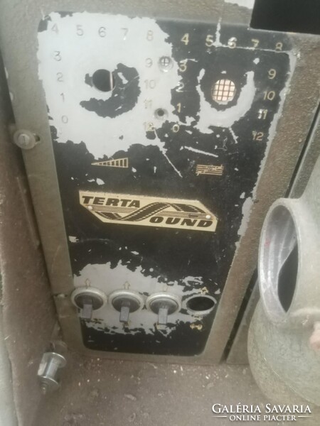TERTA filmvetítő. 110 volt, optika hiányzik.