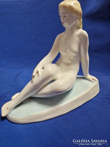 Ülő akt porcelán figura Zsolnay
