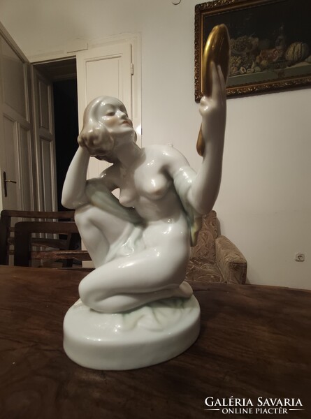 Herendi "Tükrös nő" porcelán akt szobor – Szilágyi Nagy István (24 cm)