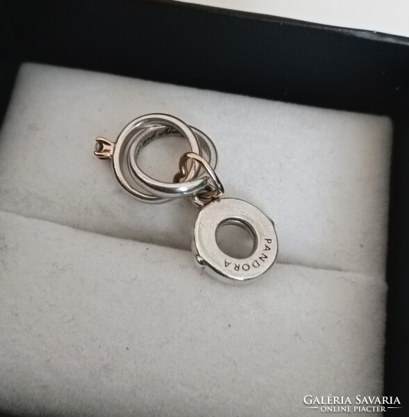 Ritka, jeggyűrűs ezüst Pandora charm