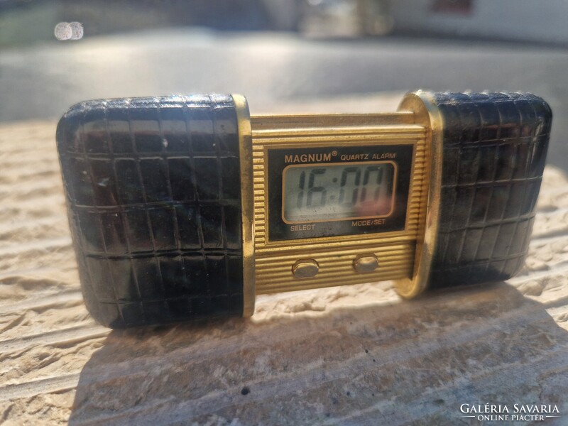 Art Deco stílusú utazó óra quartz szerkezettel