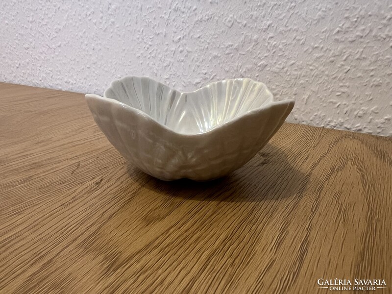 Porcelán tál