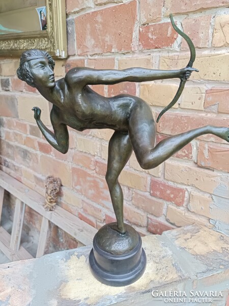 Art Deco női akt bronz figura, íjász. 1940 és évek.