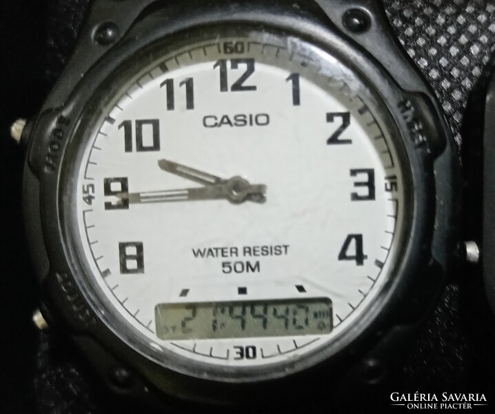 ELADÓ ! 2 db CASIO Ana-Digi Retro karóra ! Díszdobozban ! Szép, Működő állapotukban !