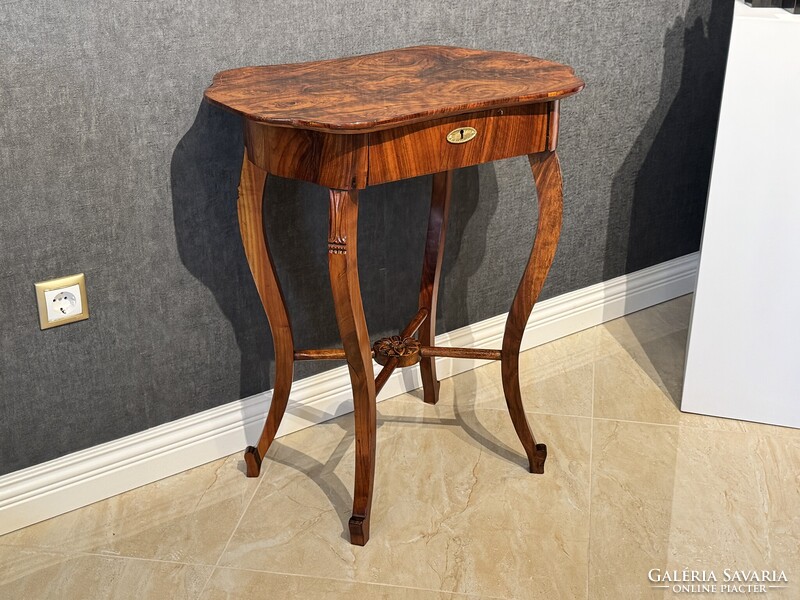 Biedermeier lerakó asztal