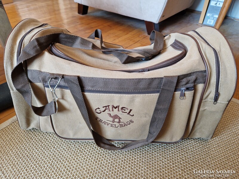 Ritka Vintage Camel Travel Bags utazótáska, újszerű, hímzett logós (90-es évekből) mérete 60x30x30cm