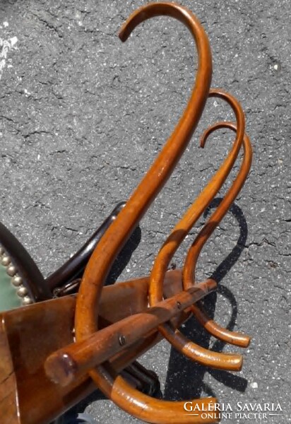Thonet fogas.