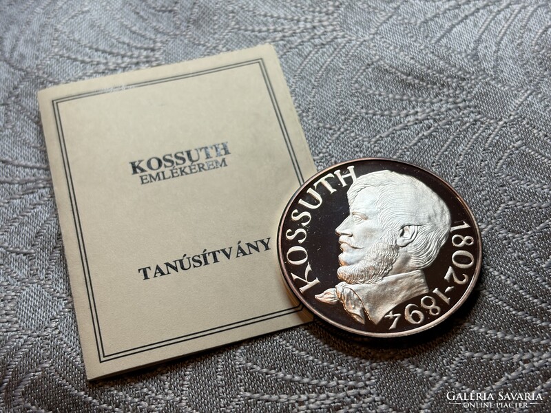 Kossuth Lajos 1 unciás ezüst emlékérem díszdobozzal