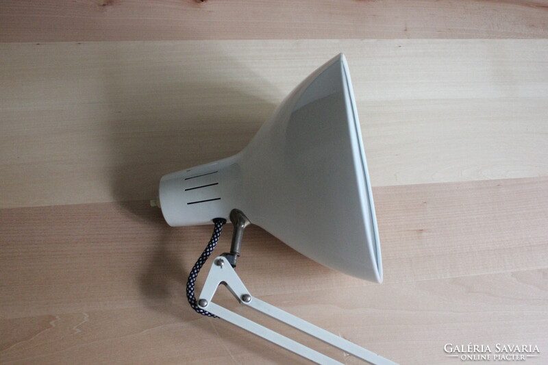 Industrial Design Luxo L-1 csuklós asztali lámpa
