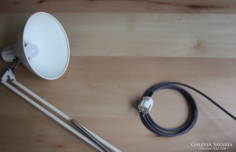 Industrial Design Luxo L-1 csuklós asztali lámpa