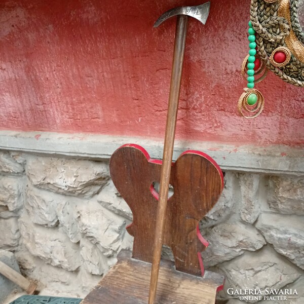 Díszes, gravírozott vadászfokos (vagy juhászkampó/fokos sétabot 88 cm