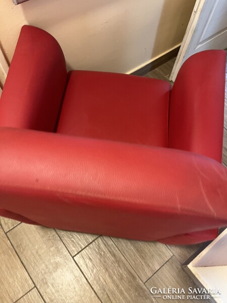 Szèp piros fotel elafó 37000 ft bp 17 kerben