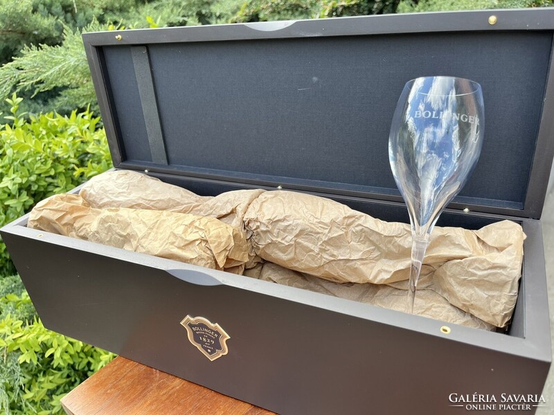 CHAMPAGNE CLUB - Bollinger Magnum Fadobozos Ajándékszett 8 db Pezsgőkóstoló Pohárral (16 cl)