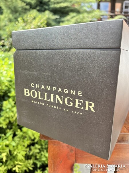 CHAMPAGNE CLUB - Bollinger Magnum Fadobozos Ajándékszett 8 db Pezsgőkóstoló Pohárral (16 cl)